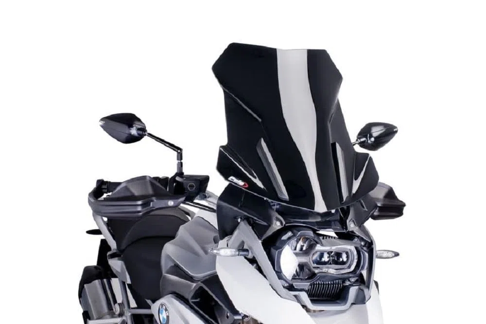 Puig 6486N Cupolino Touring alto e aerodinamico in acrilico CN da 4 mm con profilo arrotondato, zona superiore piatta e deflettori che migliorano la protezione, Nero
