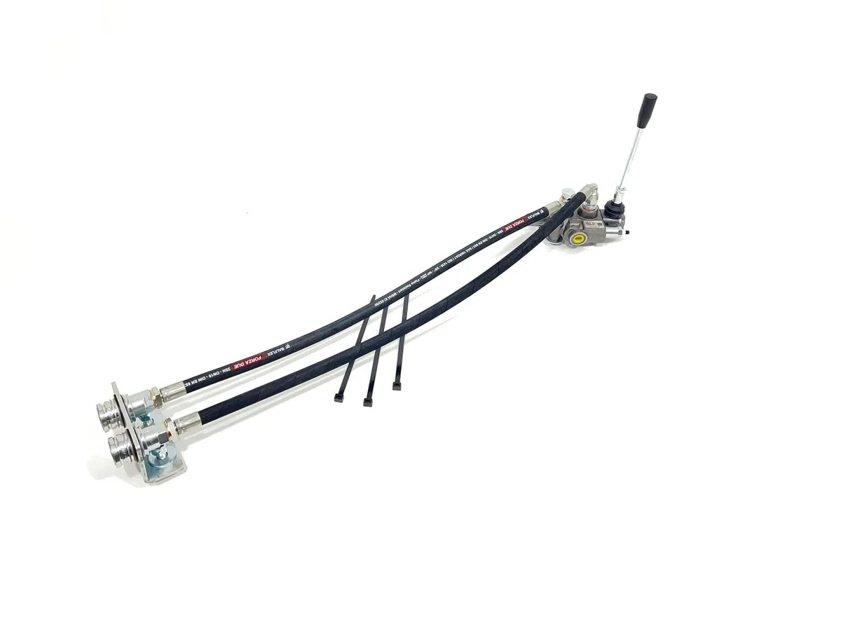 Kit Distributore oleodinamico per trattore 1 leva doppio effetto 3/8" 40 Litri 180 bar completo di innesti rapidi PUSH PULL su piastra di fissaggio e tubi