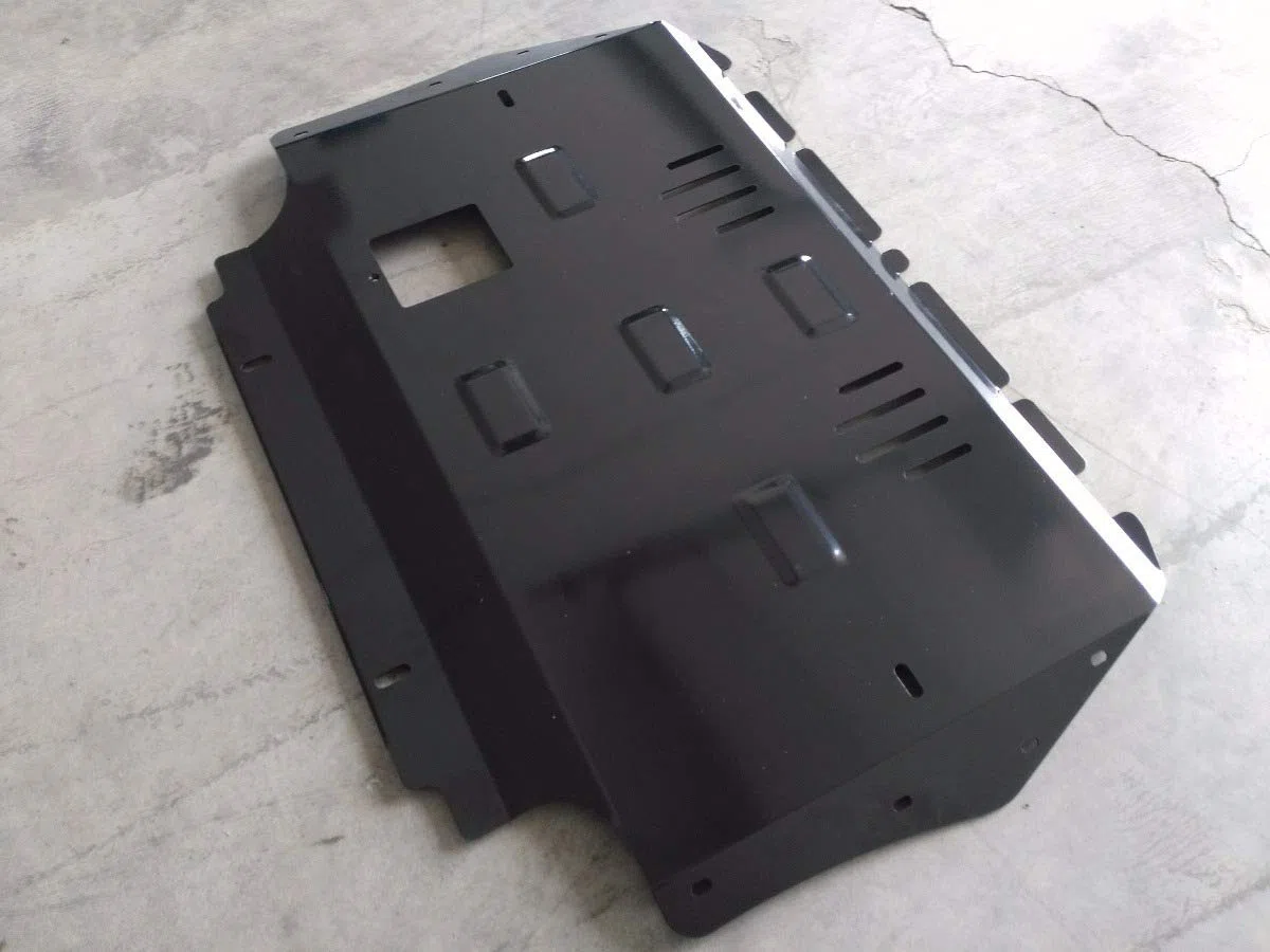 Protezione motore in metallo compatibile con VW Golf 6.