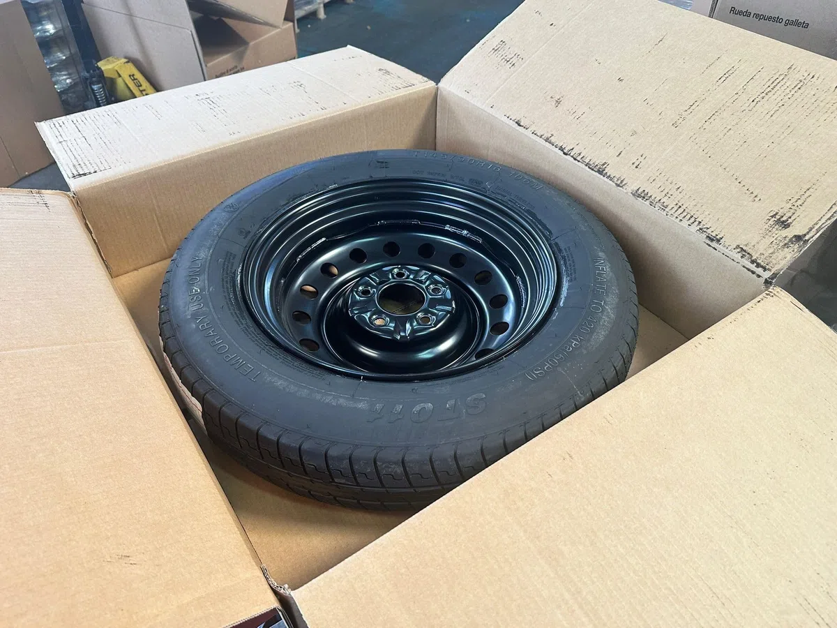 Kit Ruotino di Scorta 16" compatibile con Hyundai Kona Hybrid da 2023 con Cric, Chiave, Guanti e Sacca 145/90R16