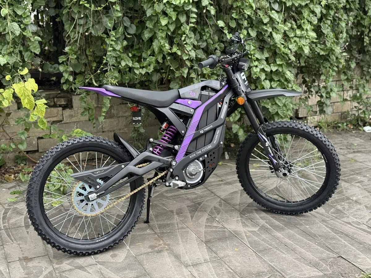 79Bike Falcon Pro Dirt Bike elettrica per adulti, motocicletta elettrica da 19 pollici con batteria al litio da 72 V 35 Ah, autonomia di 125 km, motore 10 kW, bici elettrica da 410 Nm (nero viola)