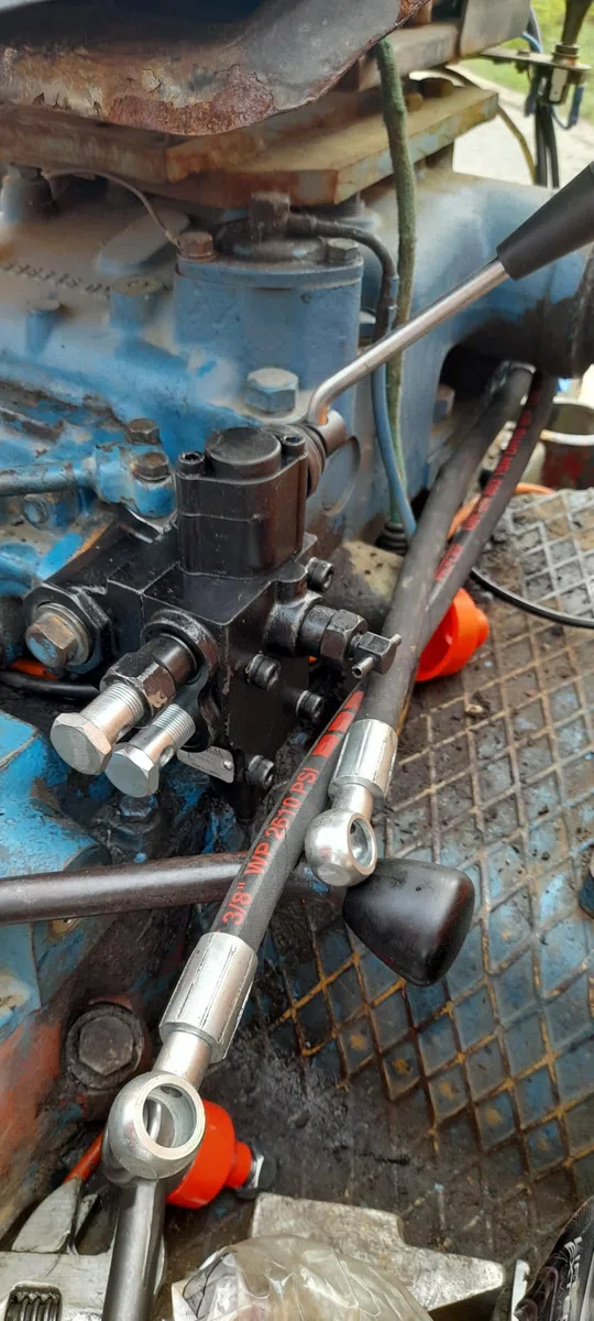 DISTRIBUTORE AUSILIARIO FIAT TRATTORE 450-480-500-540-640 Classic