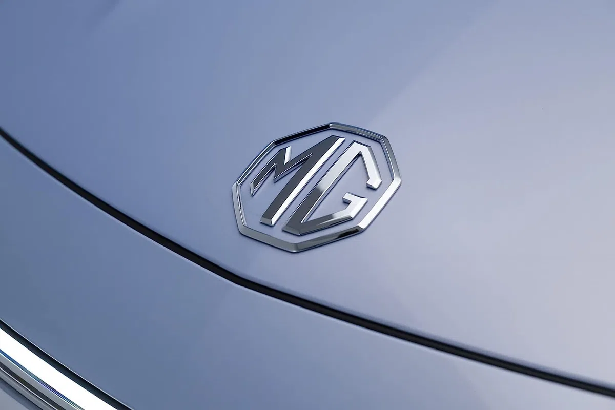 DRIVALIA Iscrizione noleggio in abbonamento CarCloud MG Marvel R Electric Plus