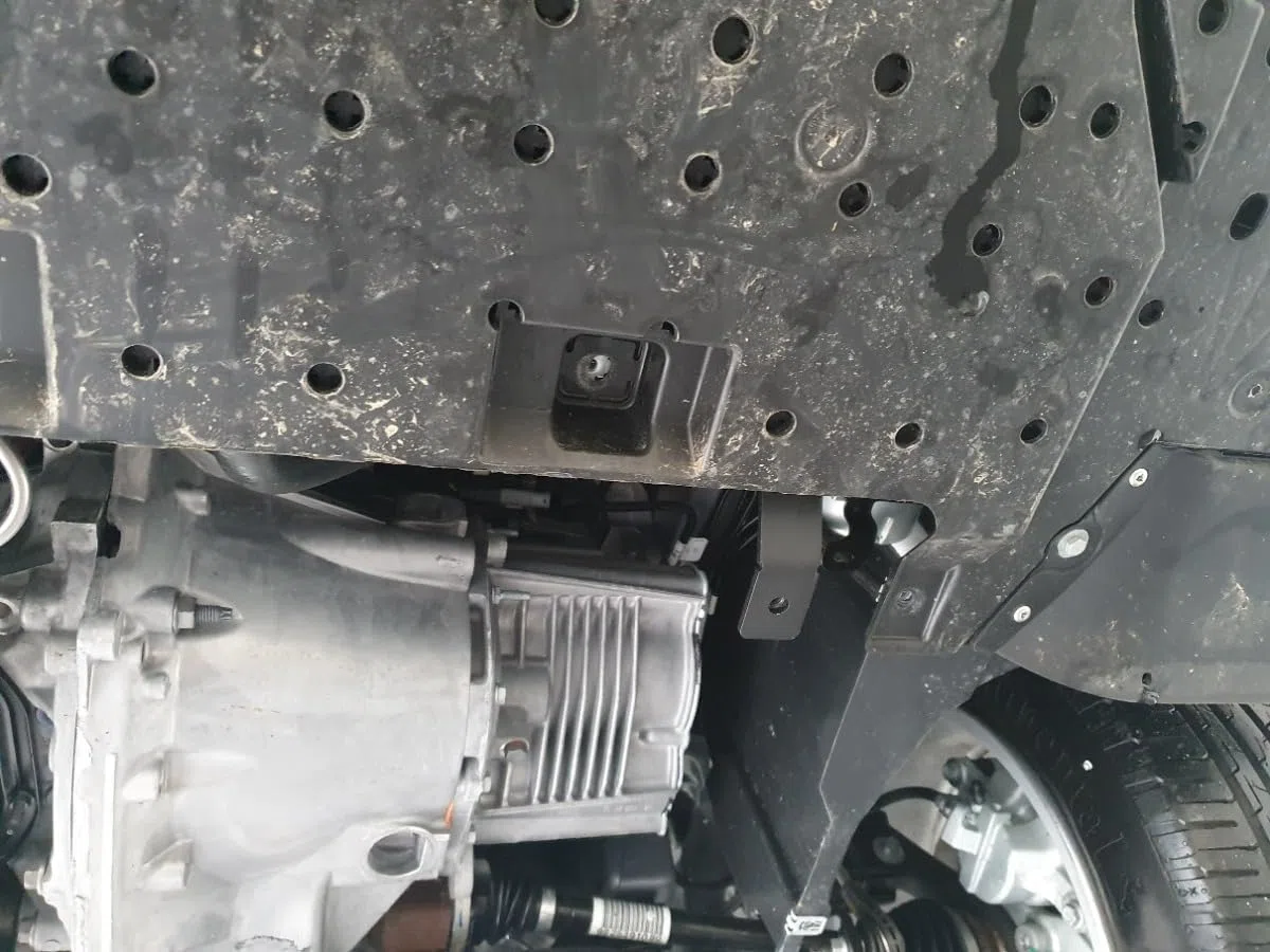 Protezione motore in metallo compatibile con Peugeot 208.