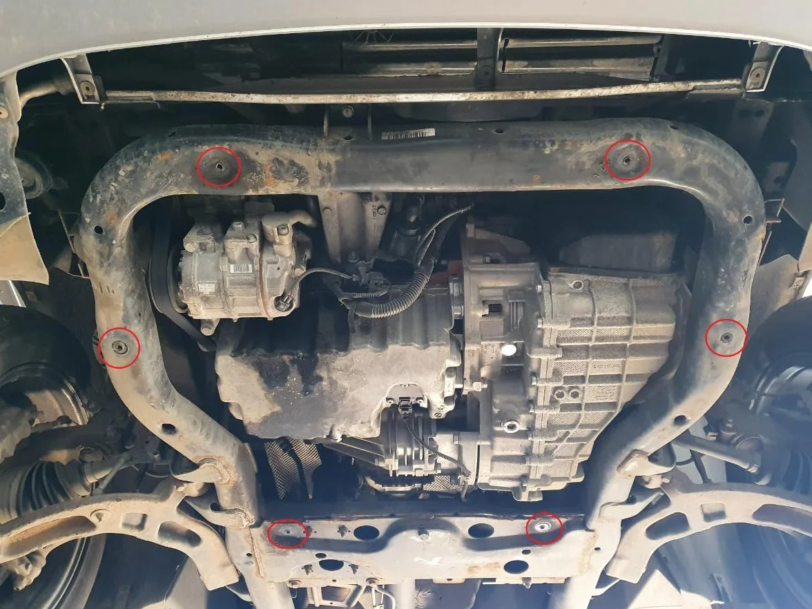 Protezione motore in metallo compatibile con Volkswagen Caravelle T5, T6.