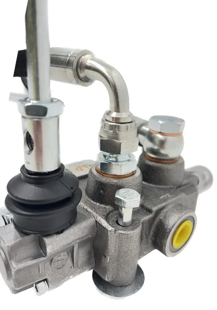 Kit Distributore oleodinamico per trattore 1 leva doppio effetto 3/8" 40 Litri 180 bar completo di innesti rapidi PUSH PULL su piastra di fissaggio e tubi